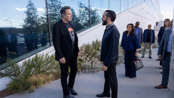Elon Musk anuncia programa de inteligencia artificial para escuelas públicas en El Salvador