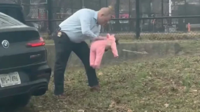 Policía salva a una bebé de morir ahogada en Nueva York, Estados Unidos