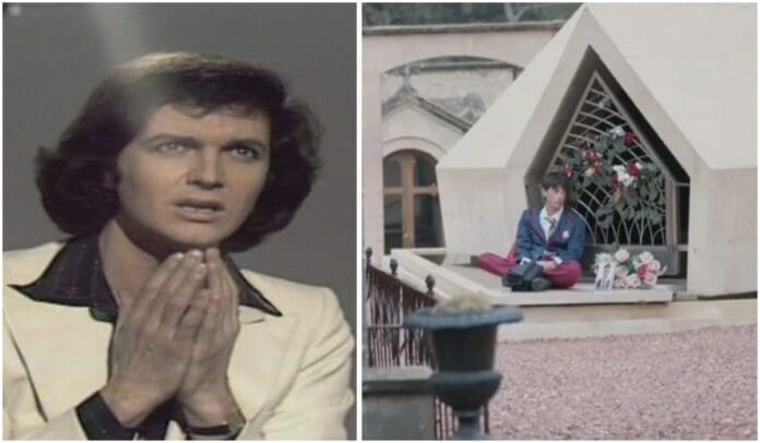 Graban película para adultos en la tumba de Camilo Sesto