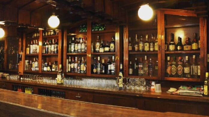 Hombre pierde la vida al interior de una cantina tras haber discutido con su esposa en Saltillo, Coahuila