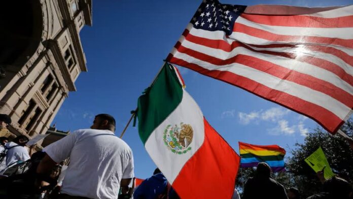 Video: Embajada de Estados Unidos en México ofrece mil dólares a migrantes por autodeportarse en fiestas decembrinas