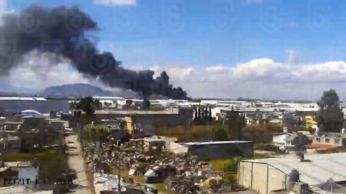 Cae avioneta en Toluca, hay 10 fallecidos