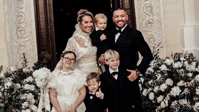 Video: Conor McGregor celebra lujosa boda con Dee Devlin en El Vaticano