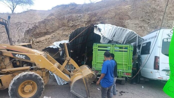 Mueren madre y sus dos hijas tras deslave de un cerro en Tlapa, Guerrero